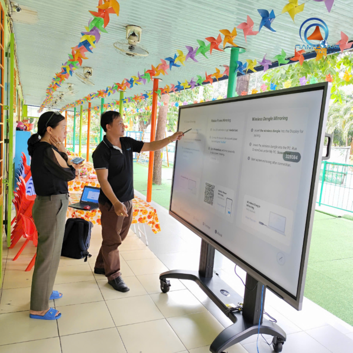 Lắp đặt màn hình tương tác Hikvision 86 inch tại Trường Mầm Non Hoa Sen