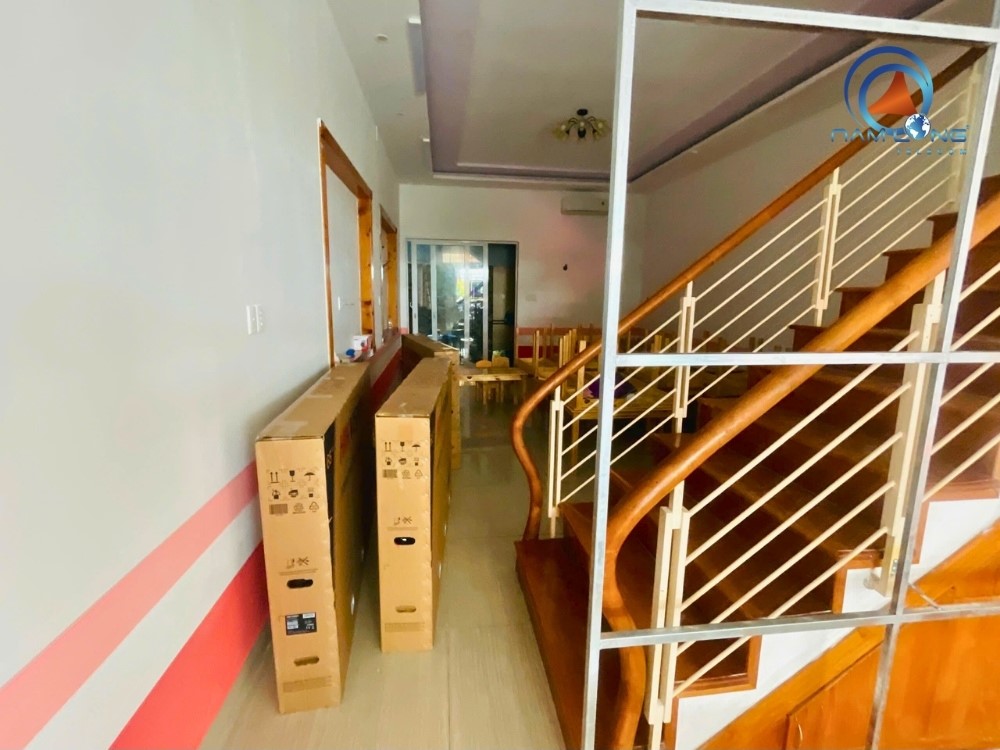 Hình ảnh lắp đặt màn hình tương tác Hikvision tại Genius Math