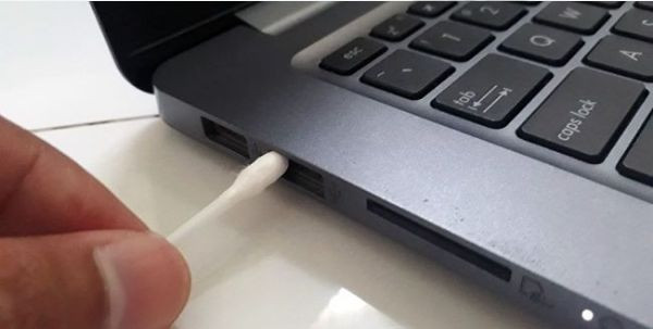 Vệ sinh làm sạch cổng HDMI