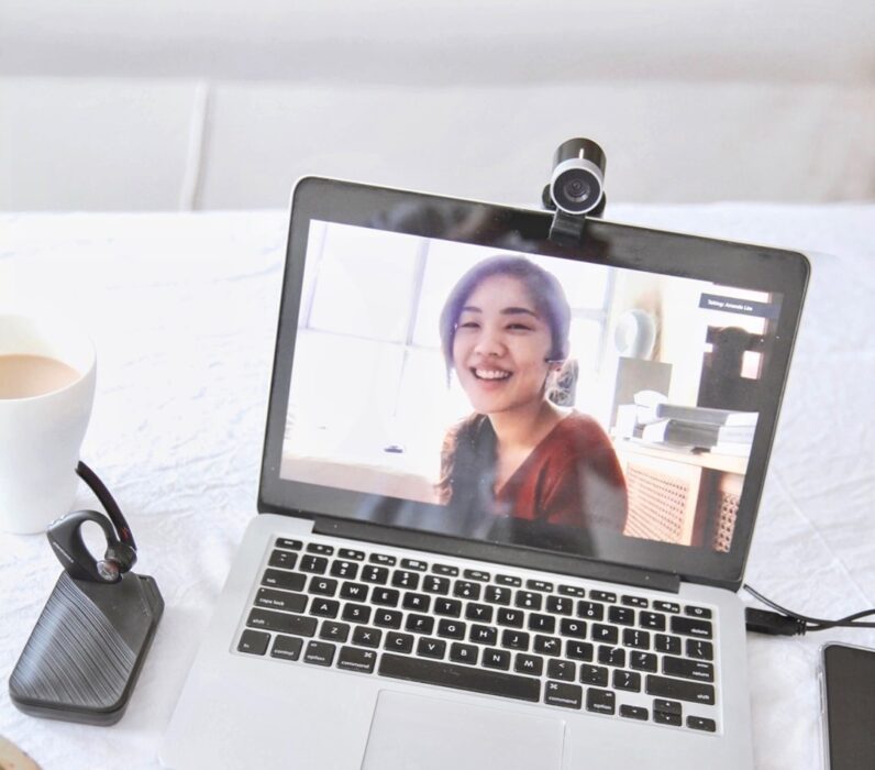 Webcam học online Poly EagleEye Mini
