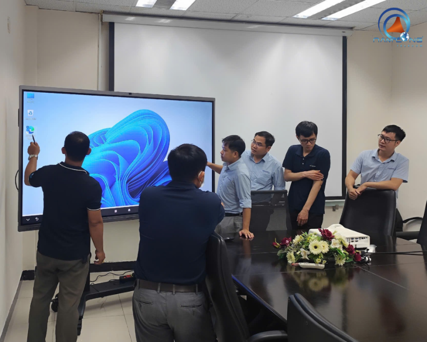 Dự án lắp đặt màn hình tương tác Hikvision 86 inch tại công ty Hyosung