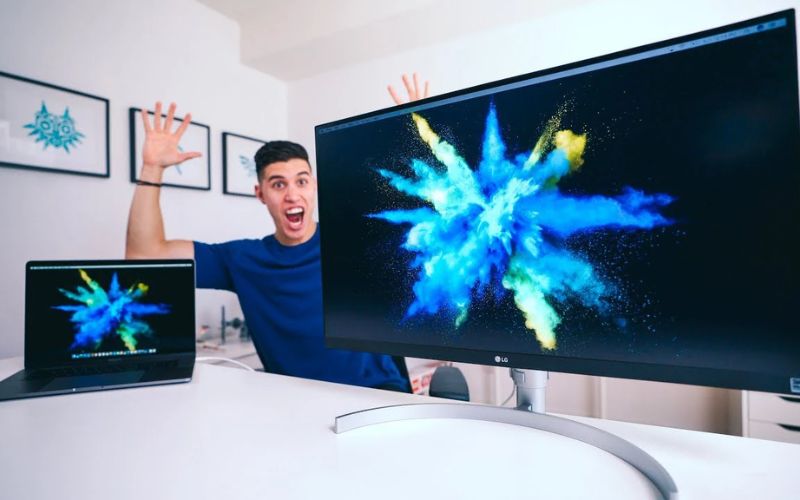 Mua màn hình 4K để giải trí