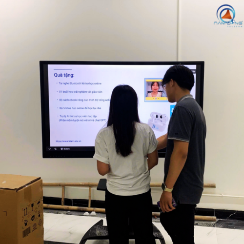 Lắp đặt màn hình tương tác 65 inch cho công ty TNHH Blue Education