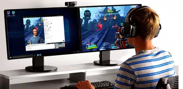 Dùng webcam kèm mic cho máy tính bàn tốt để livestream