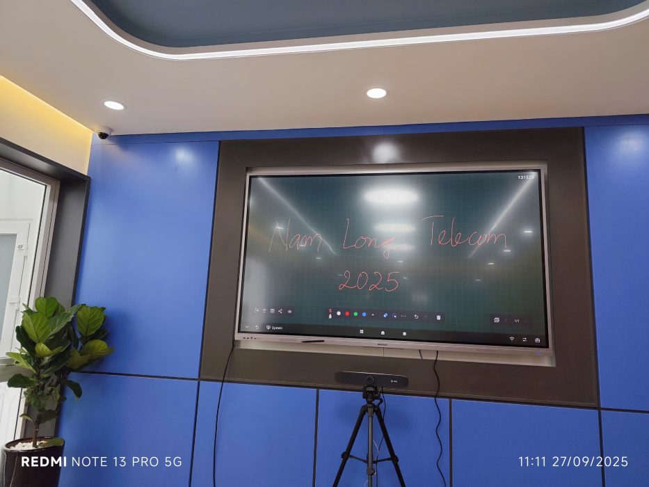 Màn hình tương tác 86 inch và Poly Studio P15 cho công ty CBC