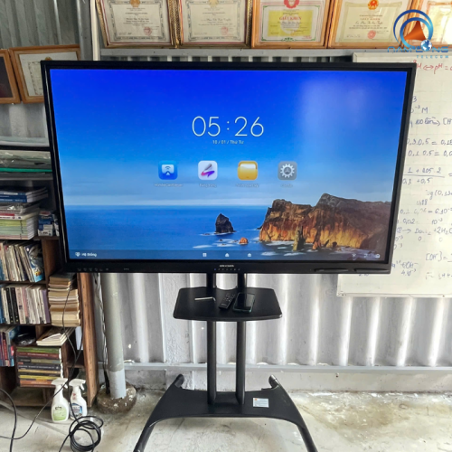 Lắp đặt màn hình tương tác dạy online cho giáo viên tại Long An