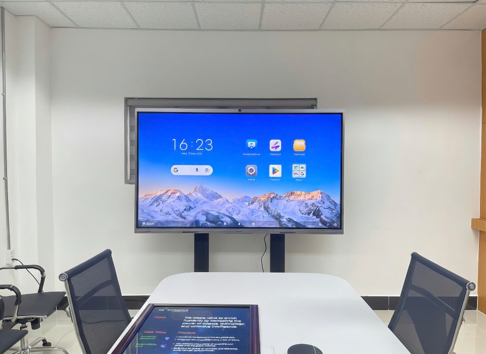 Dự án lắp đặt màn hình tương tác 86 inch lần 2 tại Hyosung Việt Nam