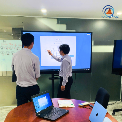 Lắp đặt màn hình tương tác Hikvision tại EVIET Bình DươngLắp đặt màn hình tương tác Hikvision tại EVIET Bình Dương