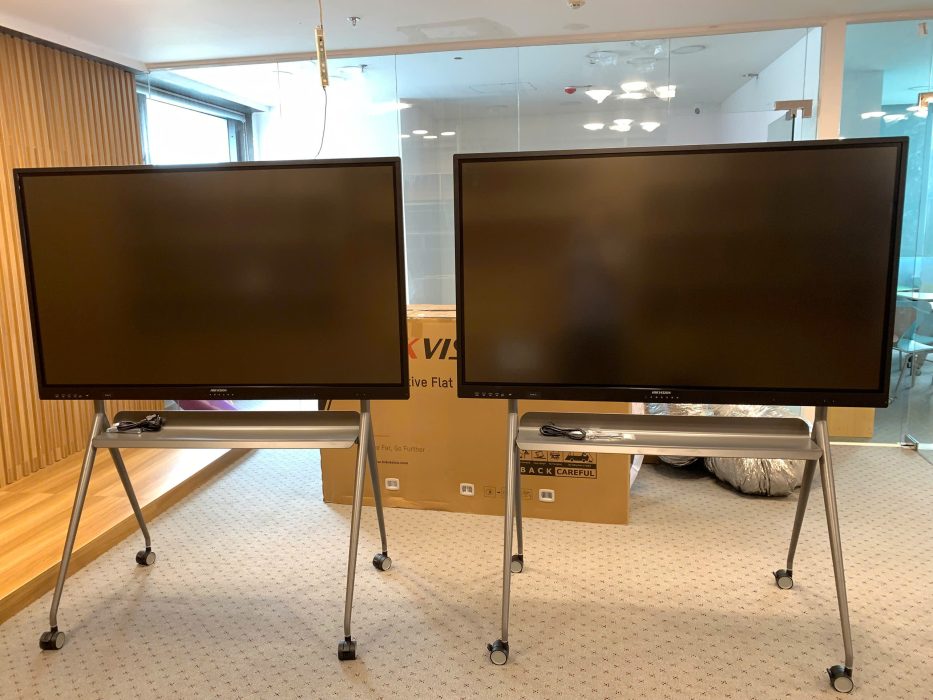 Lắp đặt 3 màn hình tương tác 65 inch cho Trung tâm Anh ngữ HIPPO