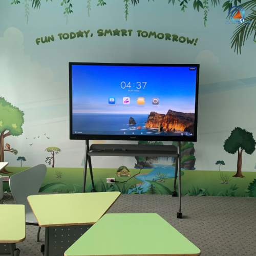 Lắp đặt 3 màn hình tương tác 65 inch cho Trung tâm Anh ngữ HIPPO