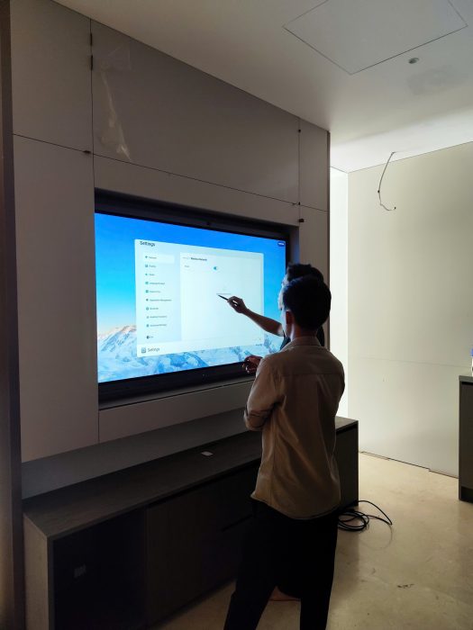 Dự án lắp đặt màn hình tương tác 65 inch cho Công ty IMP