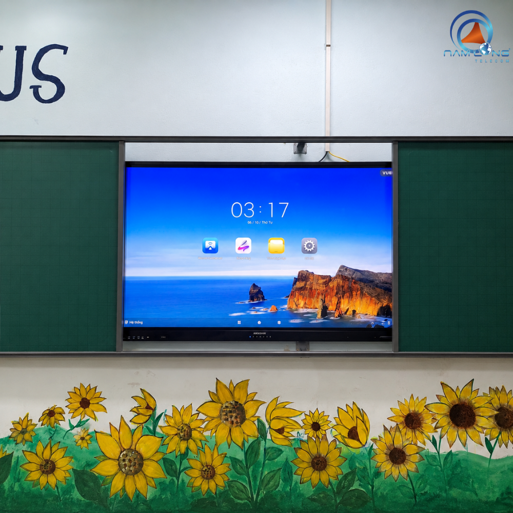 Lớp học hiện đại với màn hình tương tác 75 inch tại THPT Ngô Gia Tự