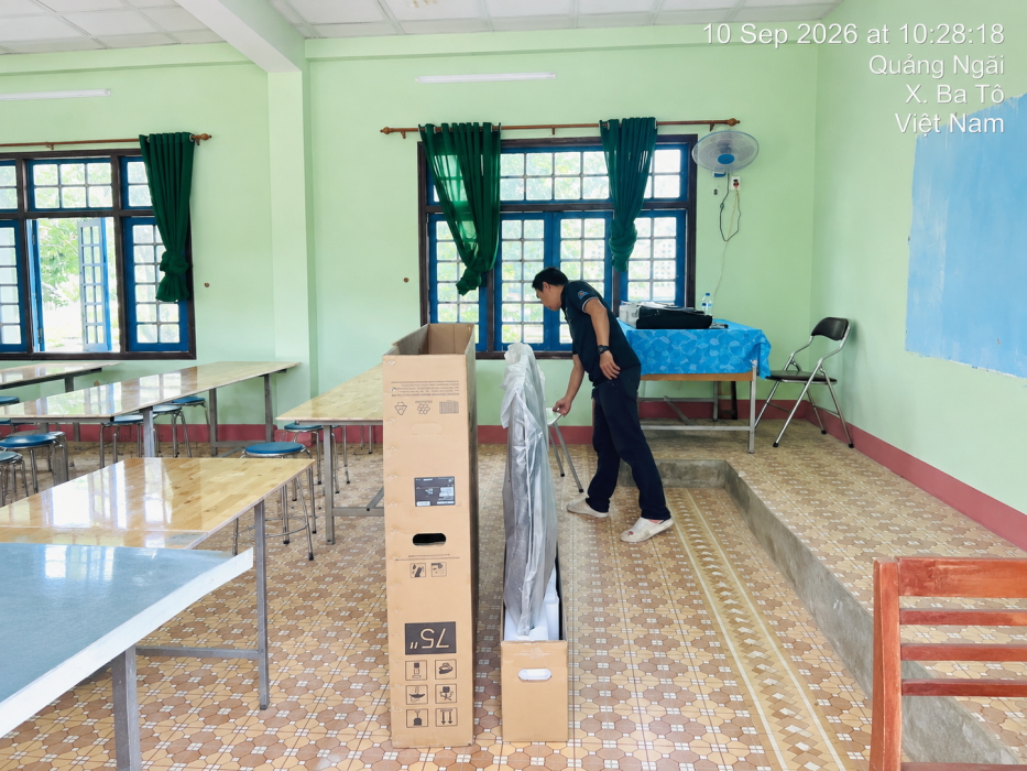 THCS Ba Đình lắp đặt màn hình tương tác 75 inch