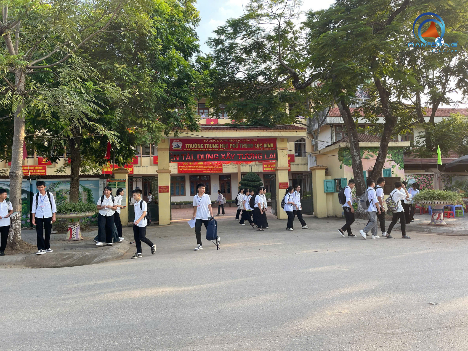 Trường THPT Lộc Bình