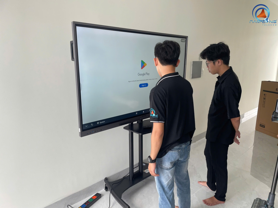 Lắp đặt màn hình tương tác 65 inch cho công ty Hoàng Sơn – Vũng Tàu