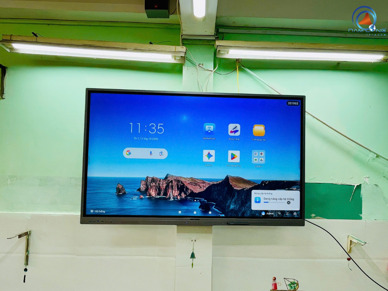 Lắp đặt màn hình tương tác 65 inch cho Trường THCS Nguyễn Du, TP.HCM