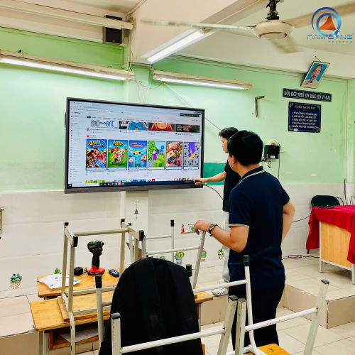 Lắp đặt màn hình tương tác 65 inch cho Trường THCS Nguyễn Du, TP.HCM