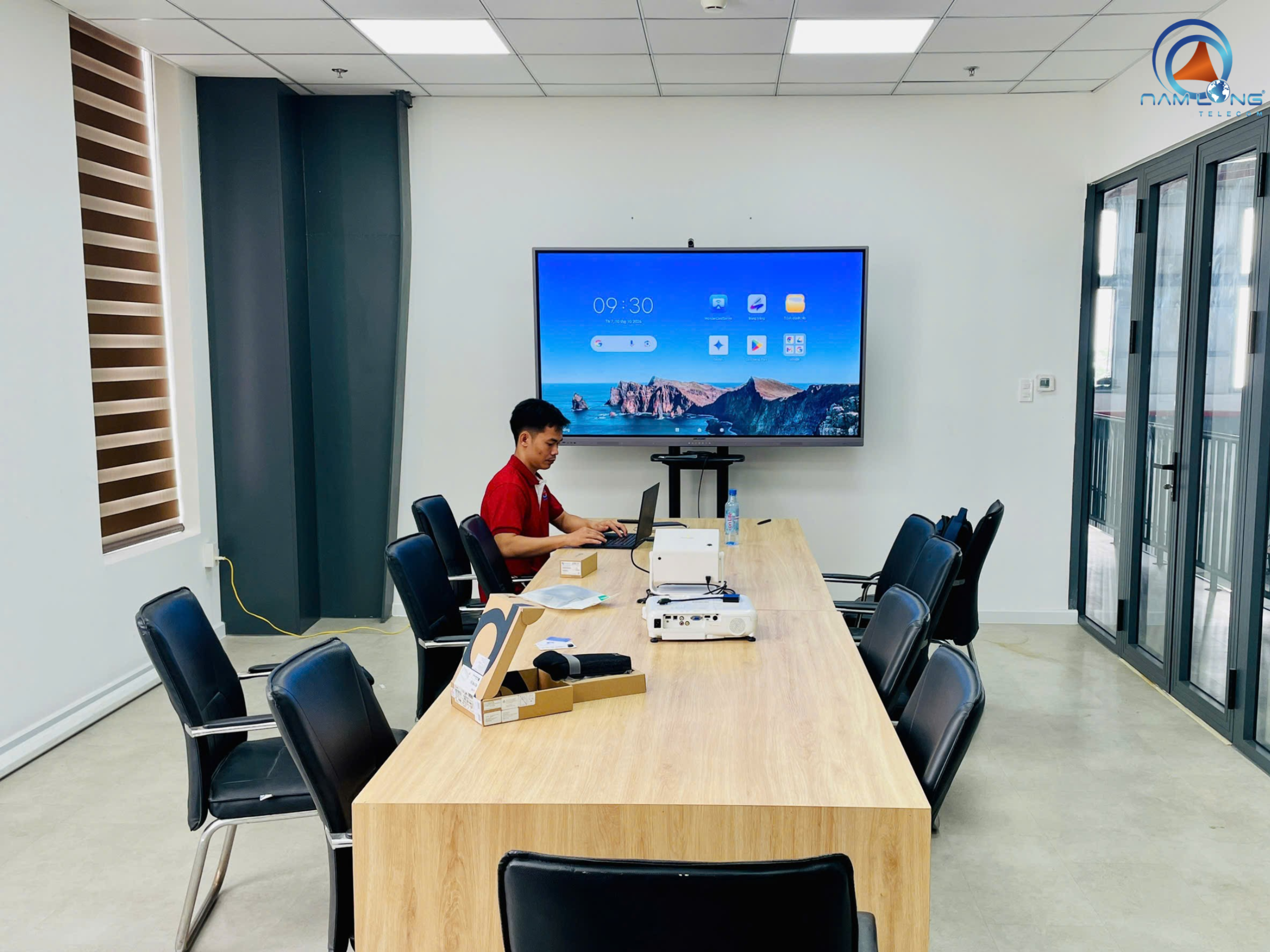 Dự án màn hình tương tác 75 inch và thiết bị họp Poly tại Manufacturing Industry Group